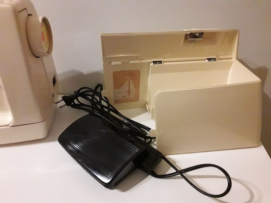 Máquina de costura Singer com avaria