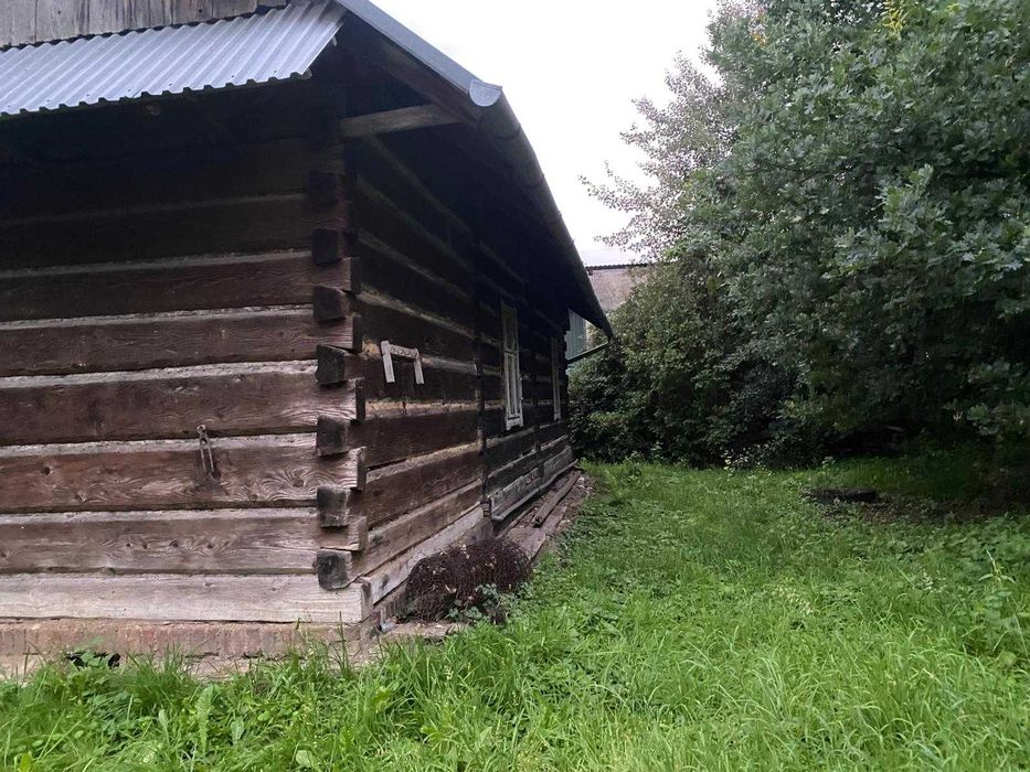 Drewniany dom do rozbiórki