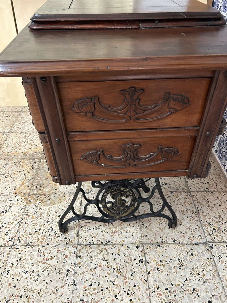 Maquina de costura para coleção e decoração