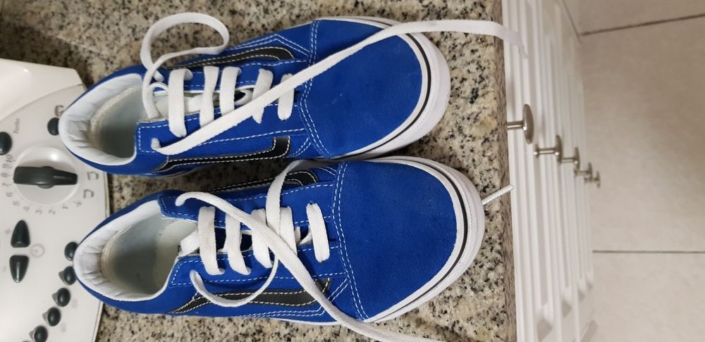 Vendo vans novos