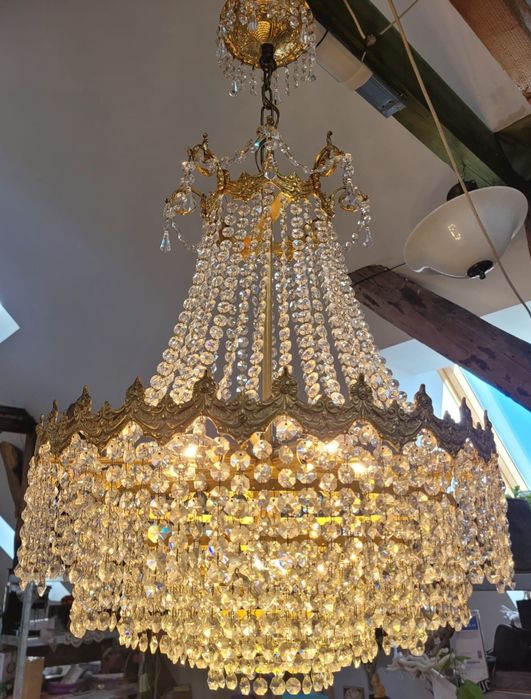 Kryształowy żyrandol z mosiądzu – pałacowy