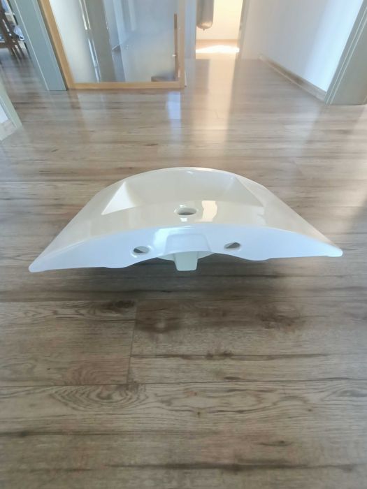 Umywalka wpuszczana w blat 62 x 46 cm
