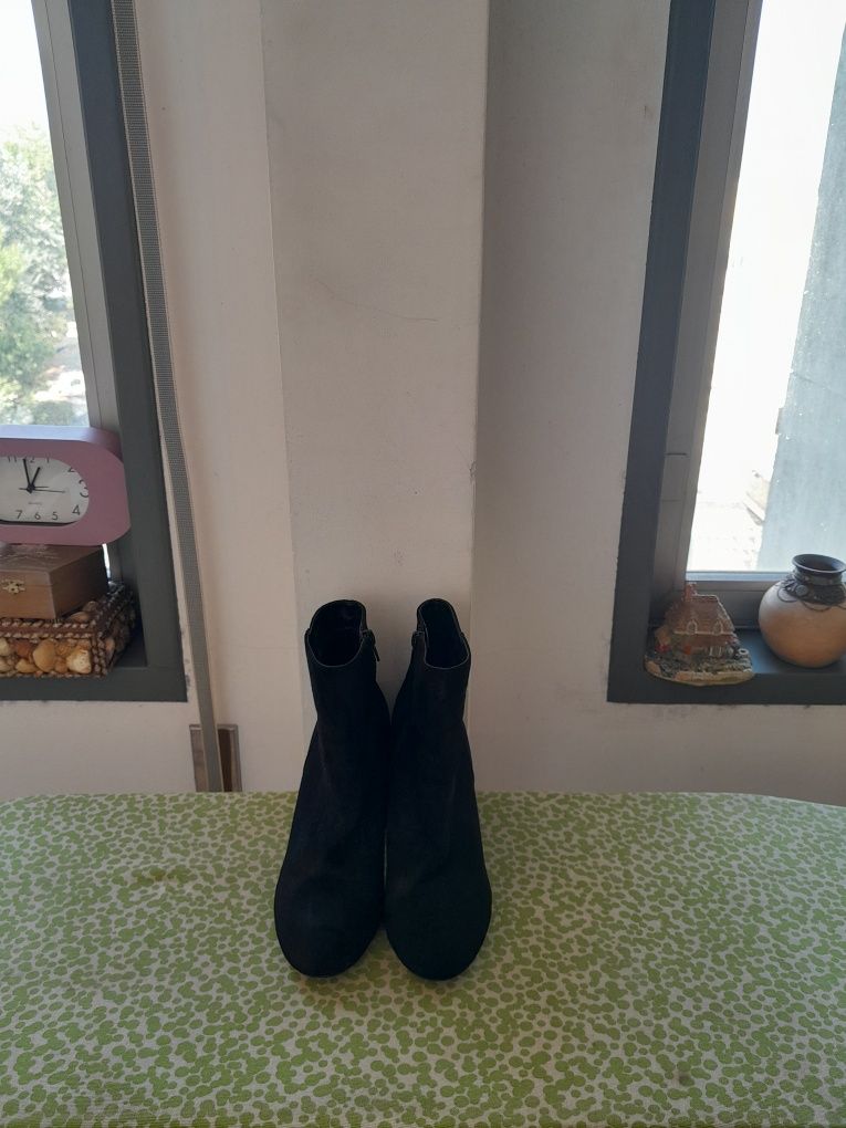 Vendo Botas de Senhora SEASIDE muito bonitas como novas