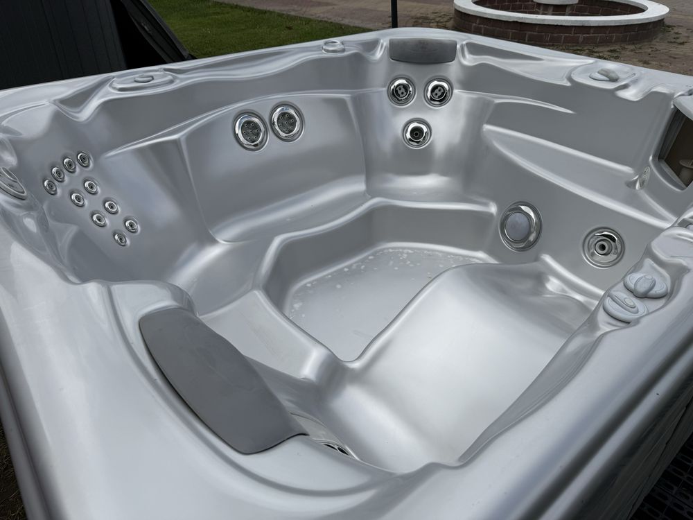 Jacuzzi Hotspring outlet