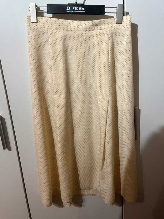 Elegancki damski komplet beżowy w kropki S