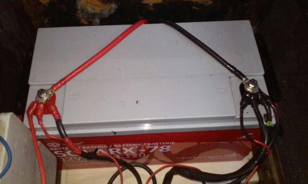 Monto paineis fotovoltaicos em Auto-caravanas