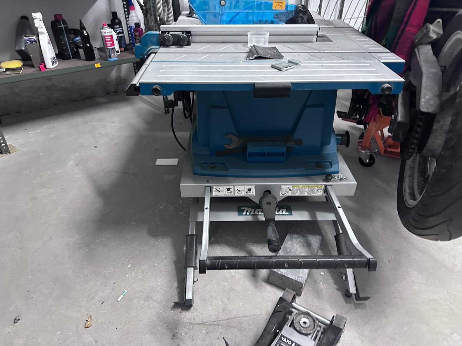 MAKITA MLT100 Piła Pilarka stołowa plus stół
