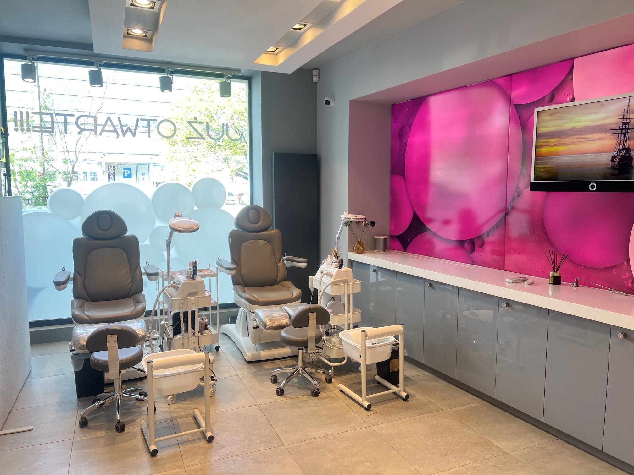 do wynajęcia stanowiska manicure i pedicure w Śródmieściu