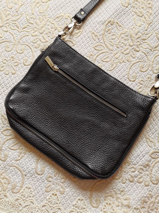 Torebka skórzana skóra naturalna Bellucci na ramię listonoszka czarna