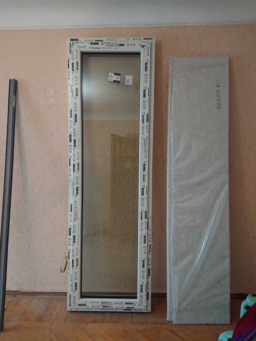 Продаю балконні двері (ліві) із ПВХ-профілю РЕХАУ "GENEO 86"