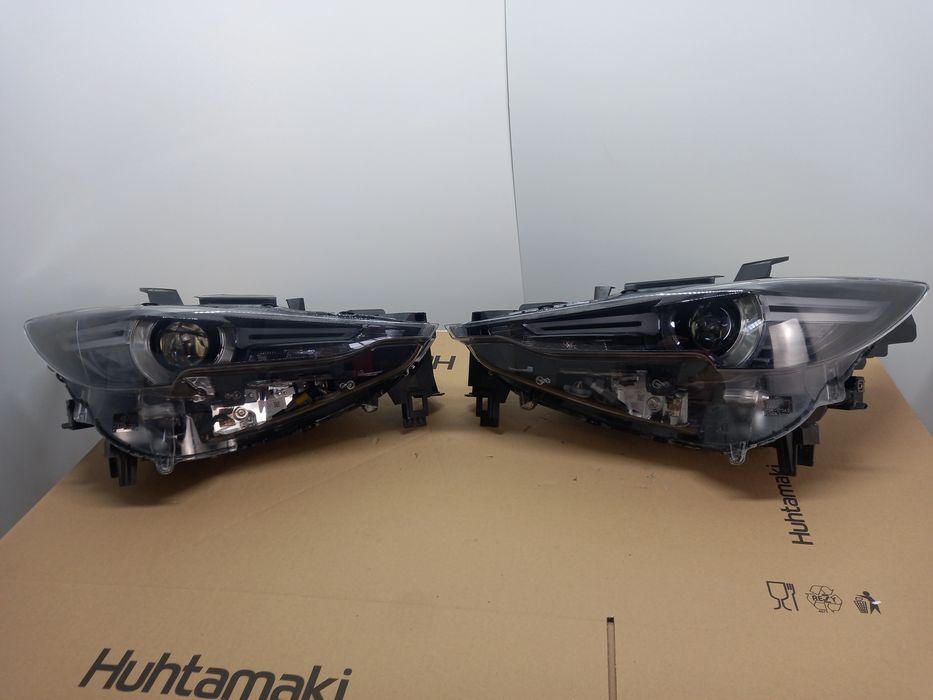 Komplet lamp przednich Mazda CX5 ll  full LED czarnym silniczkiem