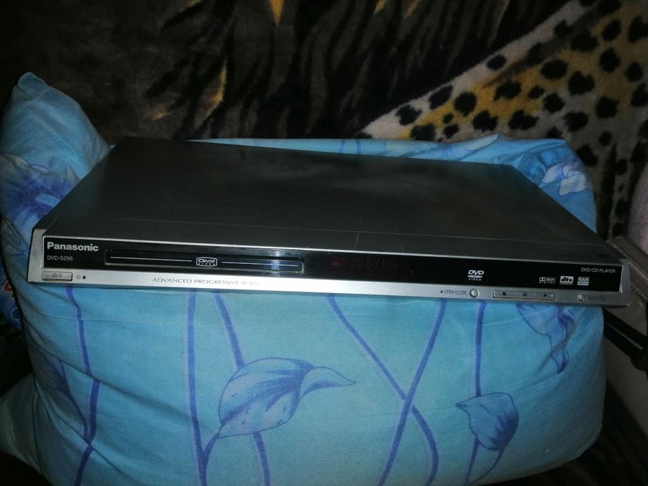 Видео Panasonic DVD/CD-S295