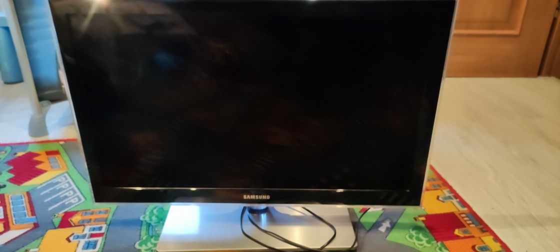 Samsung 32 całe  UE32C6000