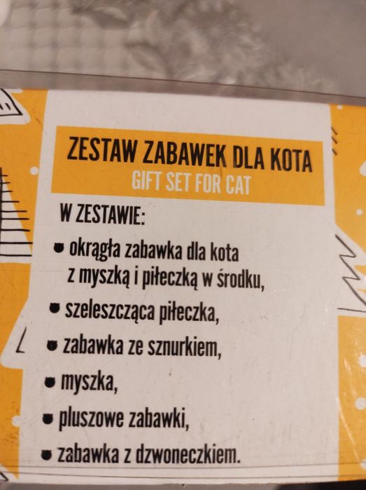 Zestaw zabawek dla kota.