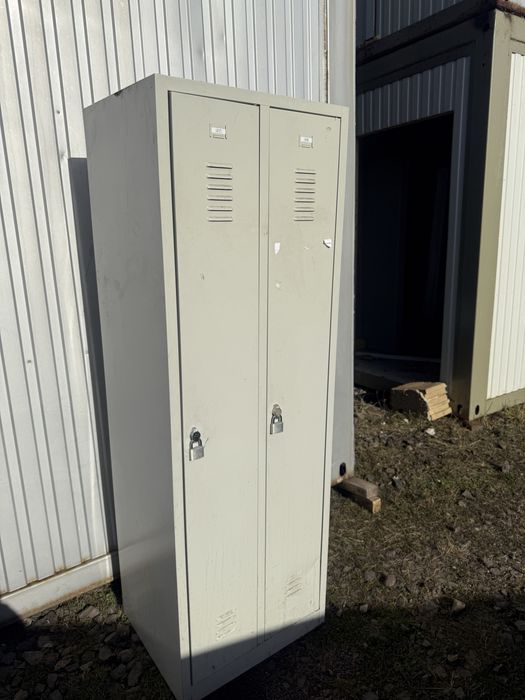 Metalowa szafka ubraniowa dwudrzwiowa