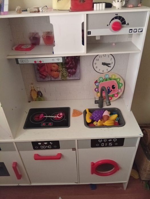 Vendo cozinha de brincar bem estimada