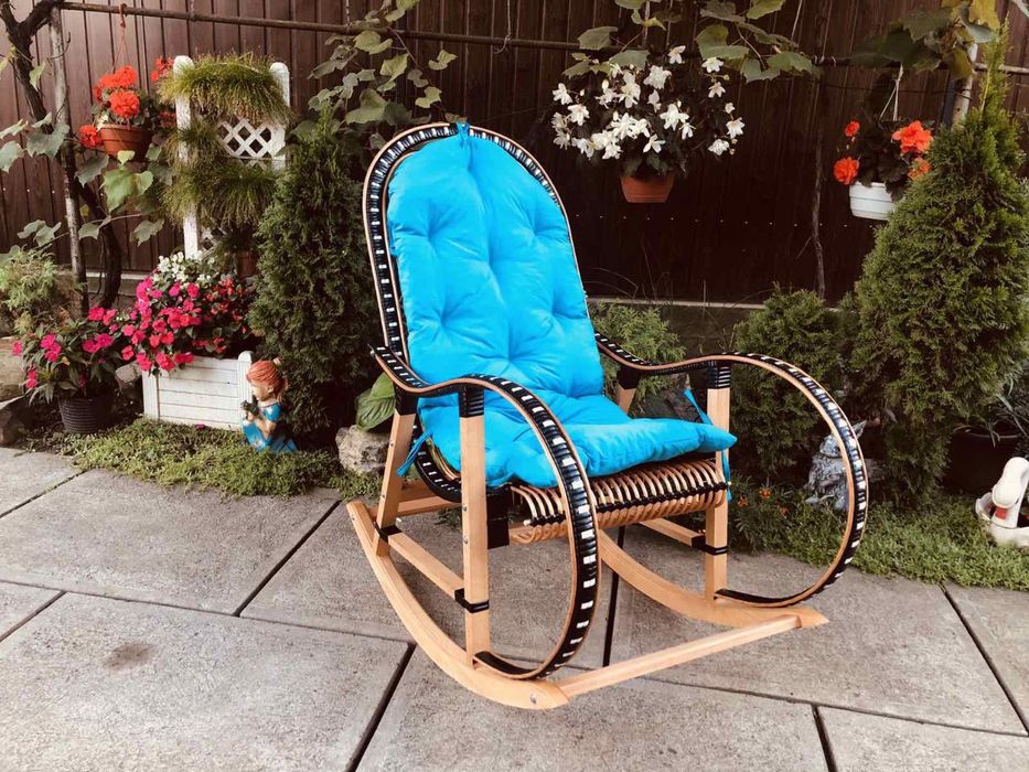 Крісло-гойдалка з лози та ротангу / Кресло-качалка из лозы и ротанга