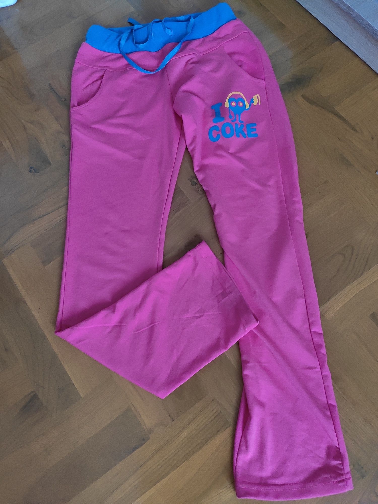 Różowe spodnie dresowe M