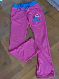 Różowe spodnie dresowe M