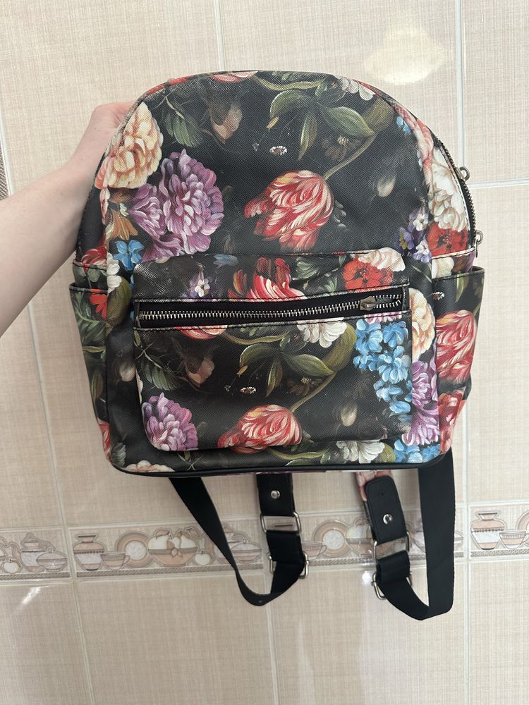 Рюкзак в квітковий принт
