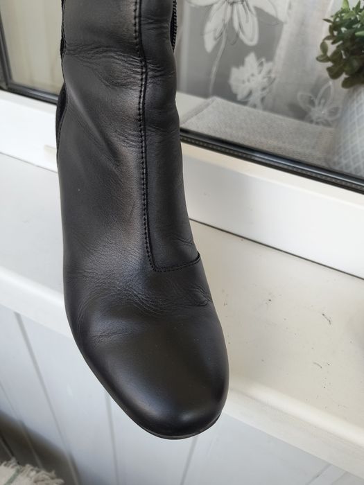 Продам ботинки женские CARLO PAZOLINI