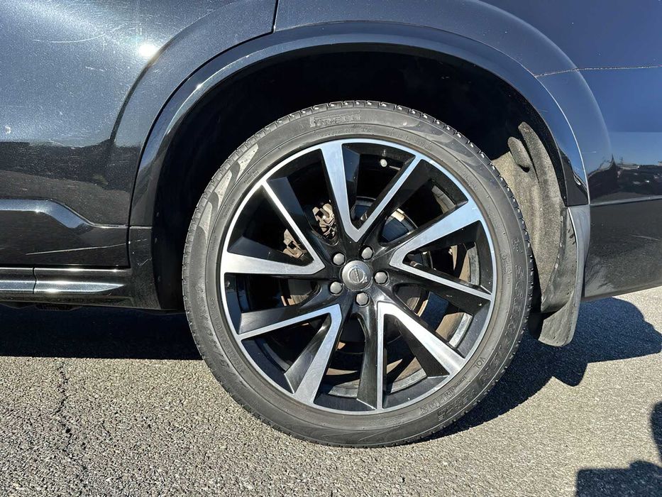 Volvo XC90 Momentum      2019