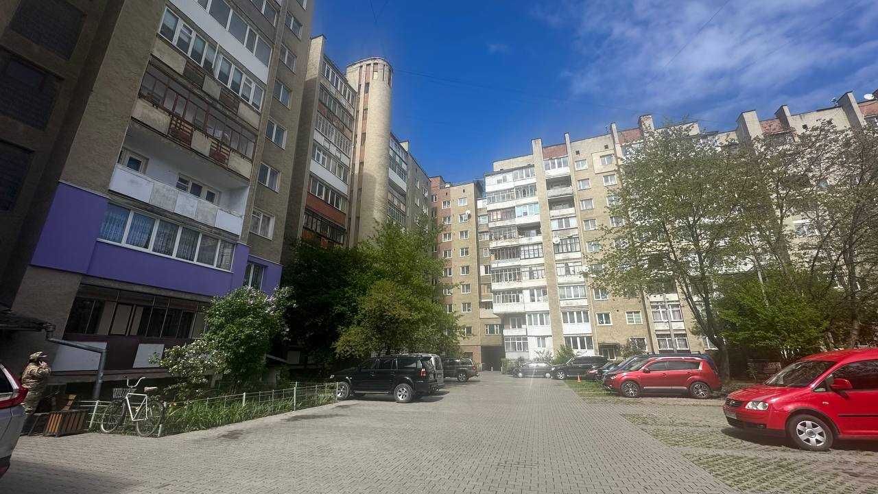 ТЕРМІНОВО  2 кім квартира  вул. Коновальця