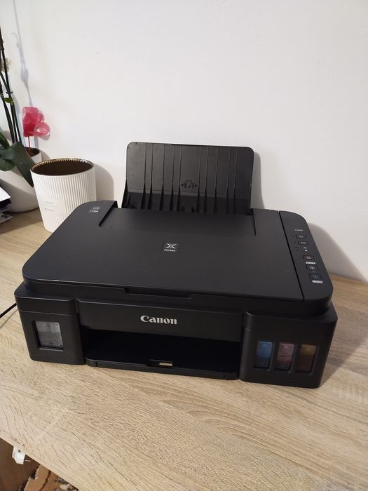 Czarna nowa drukarka Canon