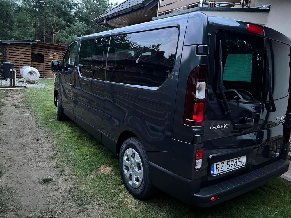 Wynajem busa 9-cio osobowego