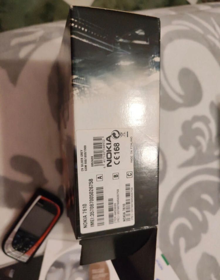 Nokia 7610  com caixa e acessórios