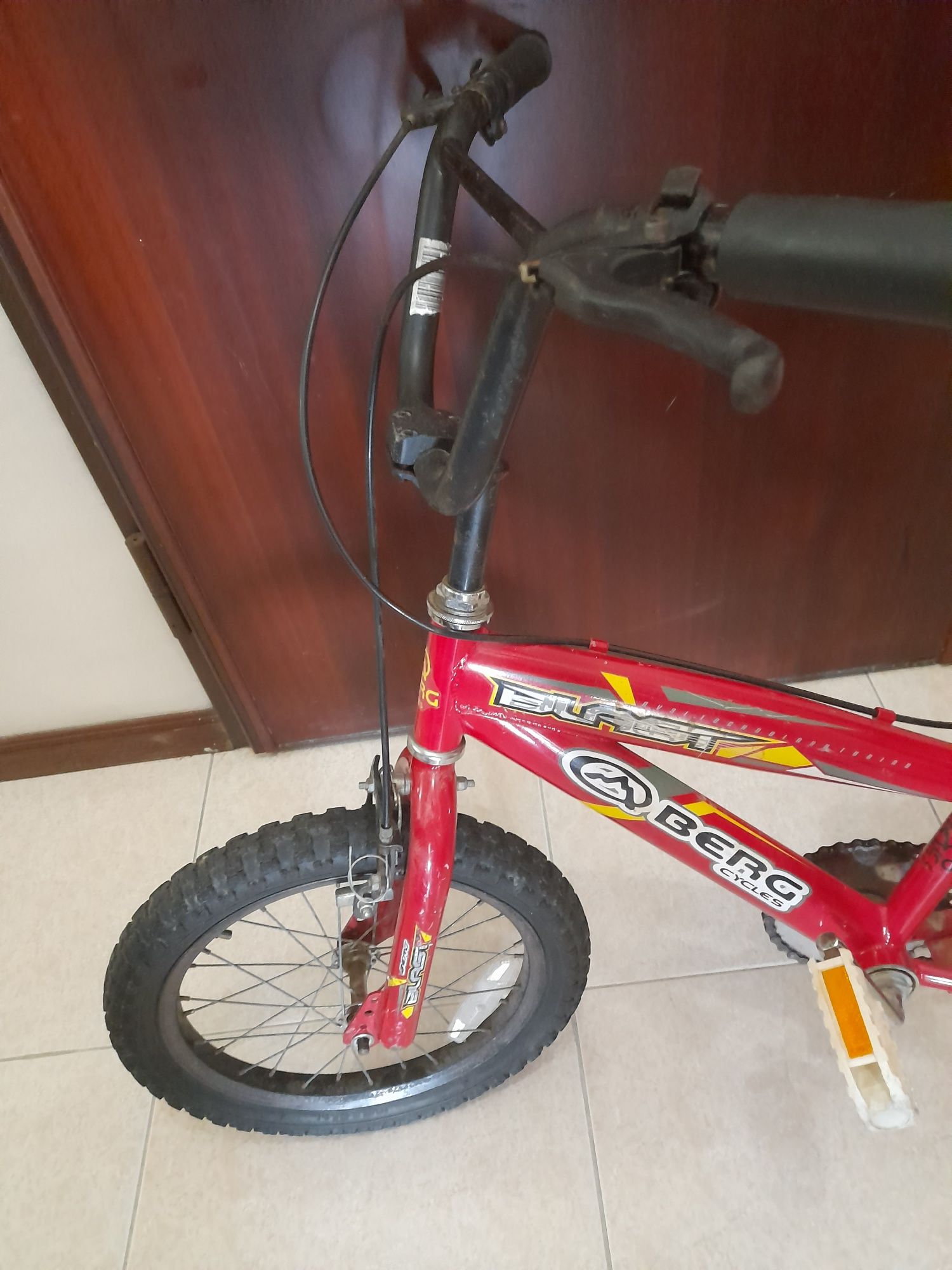 Vendo capacete  e bicicleta Berg