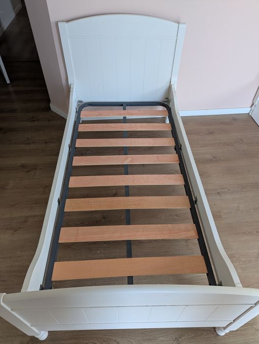 2 camas individuais com colchão e cama gavetão