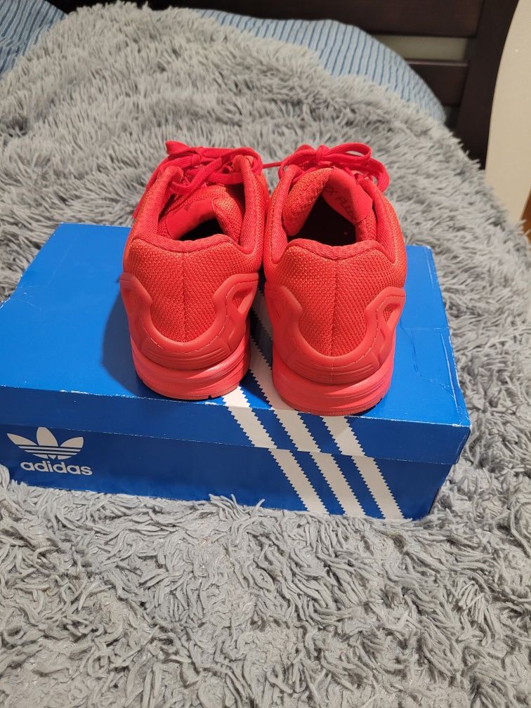 Нові кросівки Adidas