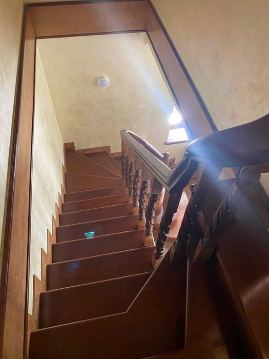 Продам двоповерхову квартиру з видом на р. Дніпро в центрі