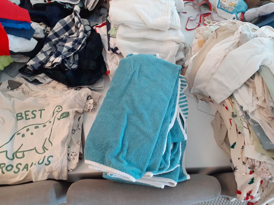 Muita roupa criança barata para desocupar (mais de 200 peças)