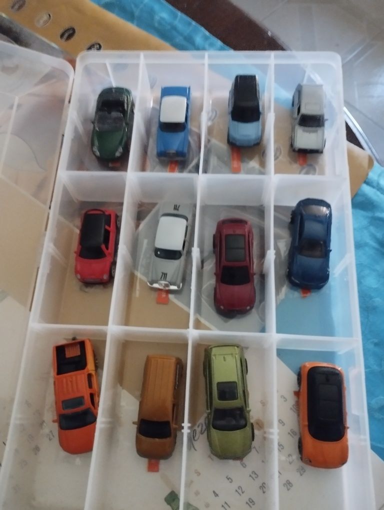 Vendo 12 miniaturas Matcbox