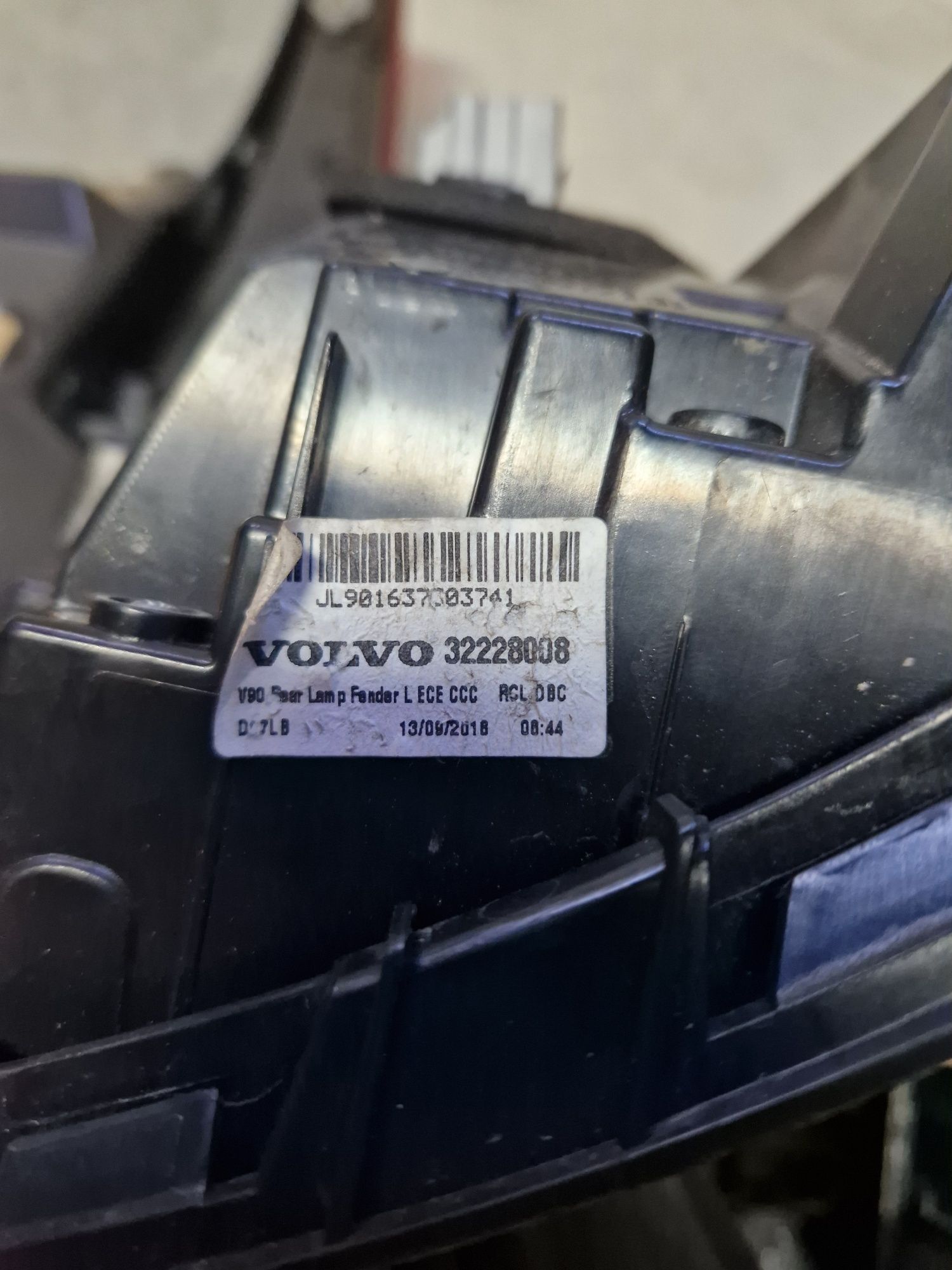 Lampa lewy tył lewa tylna volvo V90 3222.8008