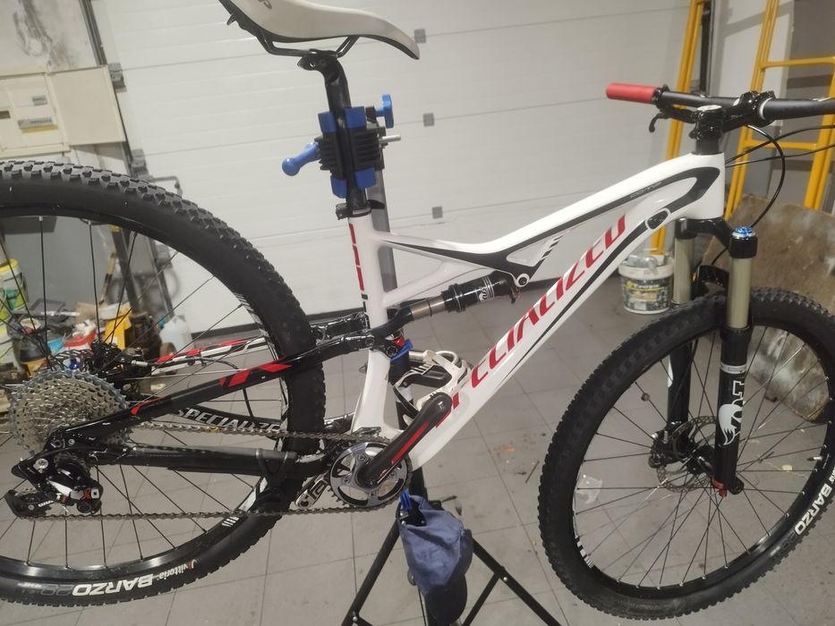 Bicicleta specialized carbono suspensão total