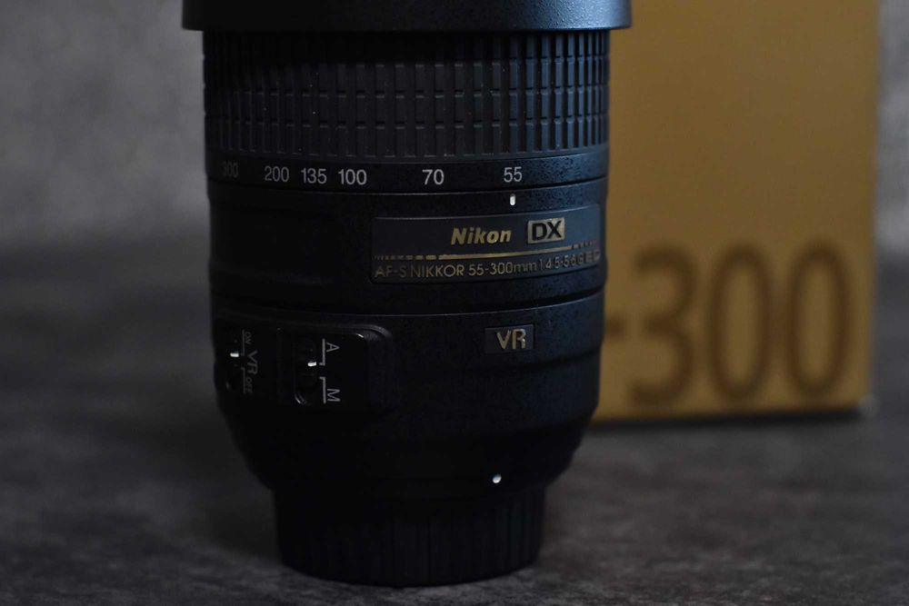 Nikon AF-S DX NIKKOR 55-300mm f/4.5-5.6G ED VR стан нового