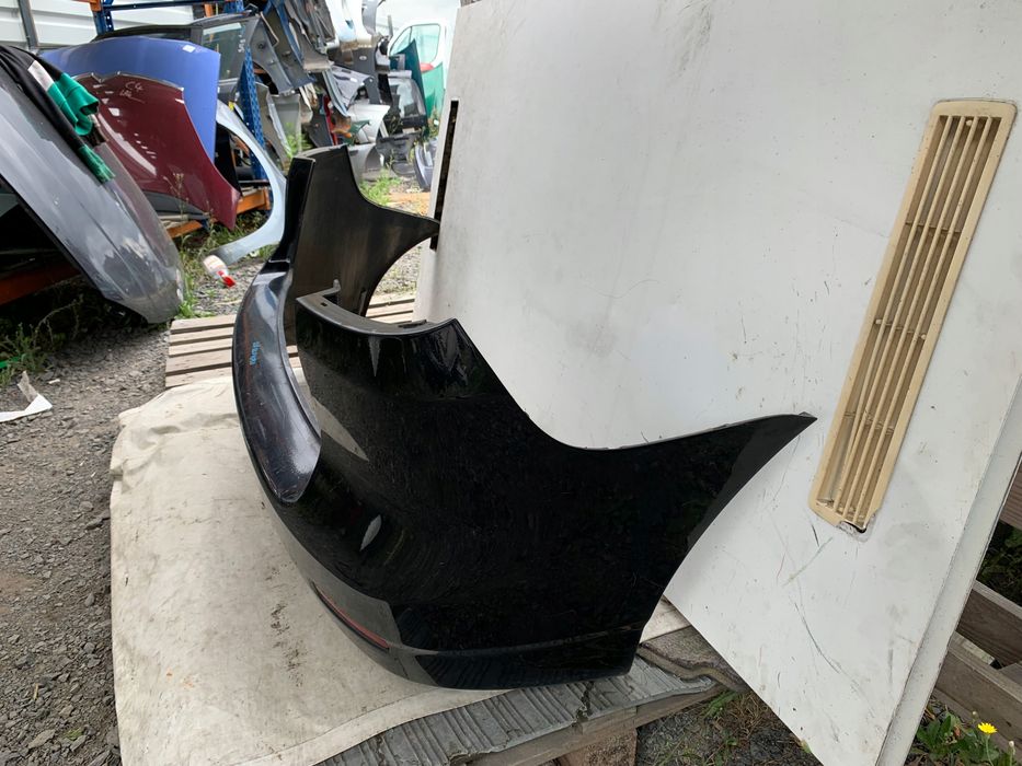 toyota corolla verso zderzak tylny tył czarny