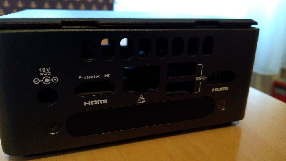 Caixa para NUC 7i7DNH