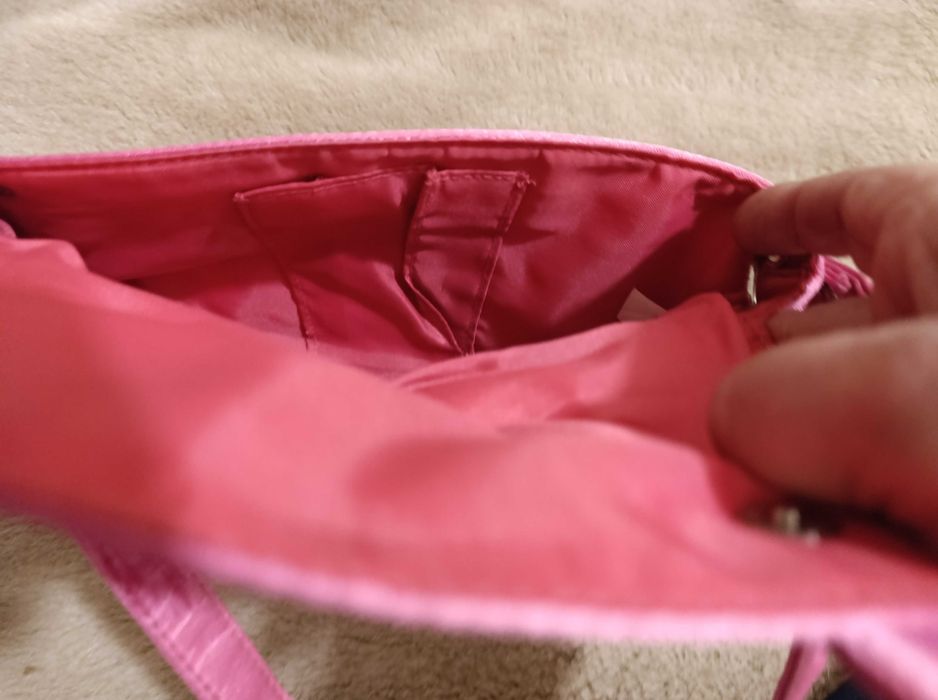 Carteira / Pouchete, Rosa, 2 bolsos internos sendo 1 com fecho - Biju