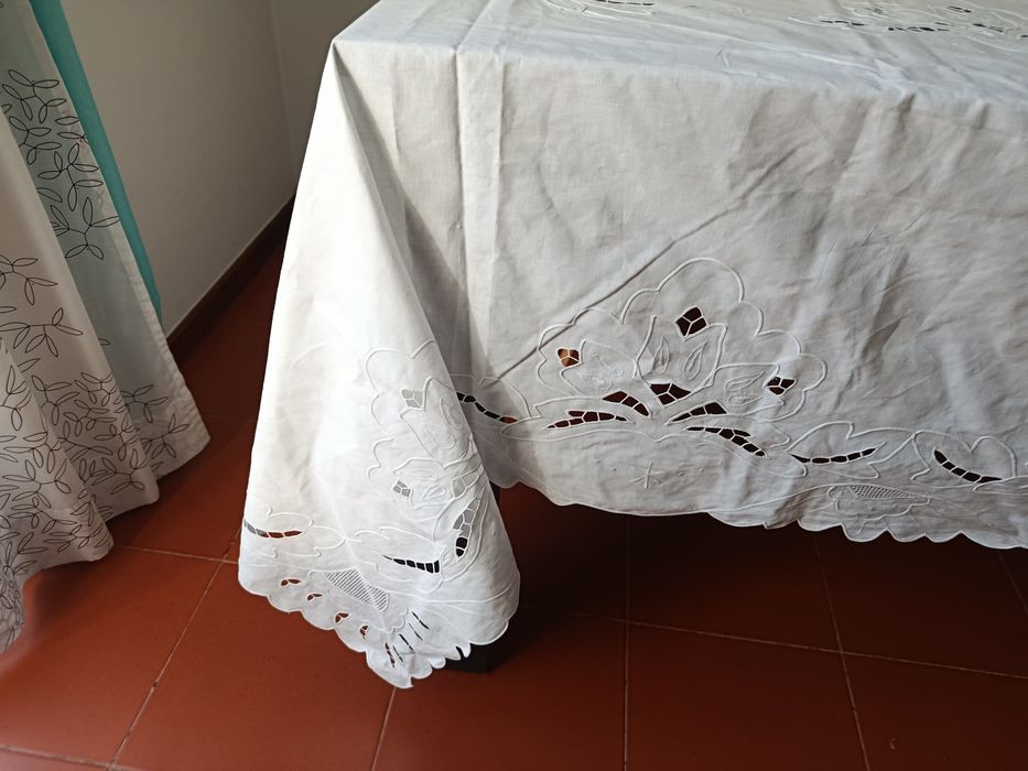 Toalha branca bordada