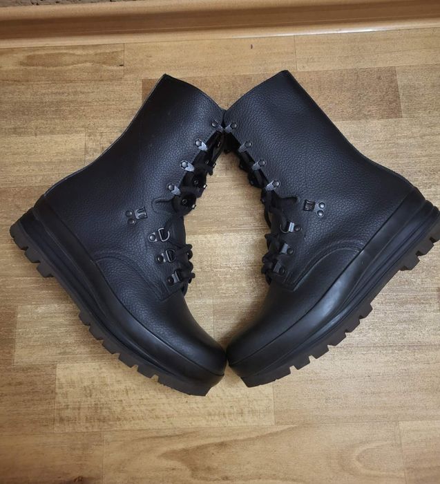 Берці черевики Швейцарія шкіряні 41,5-42р. ботинки берцы