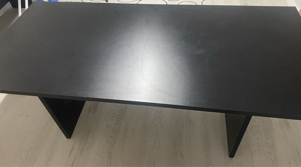 Mesa em madeira termo laminada preta