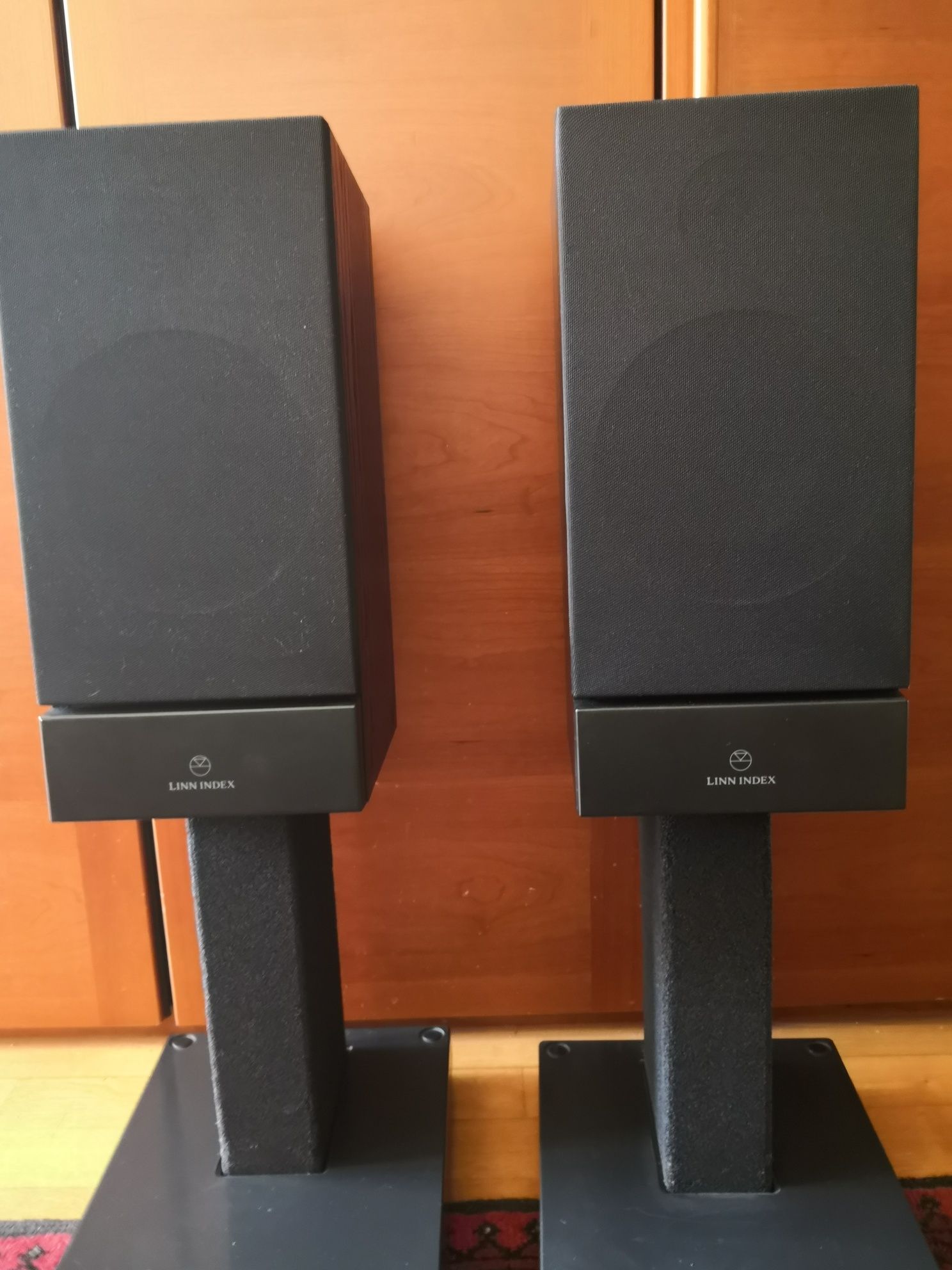 Linn Index MKII (LS-120) com suportes Ku Stone