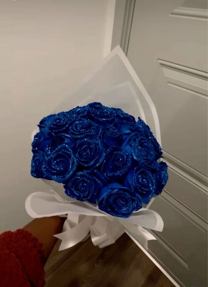 букет троянд з атласної стрічки