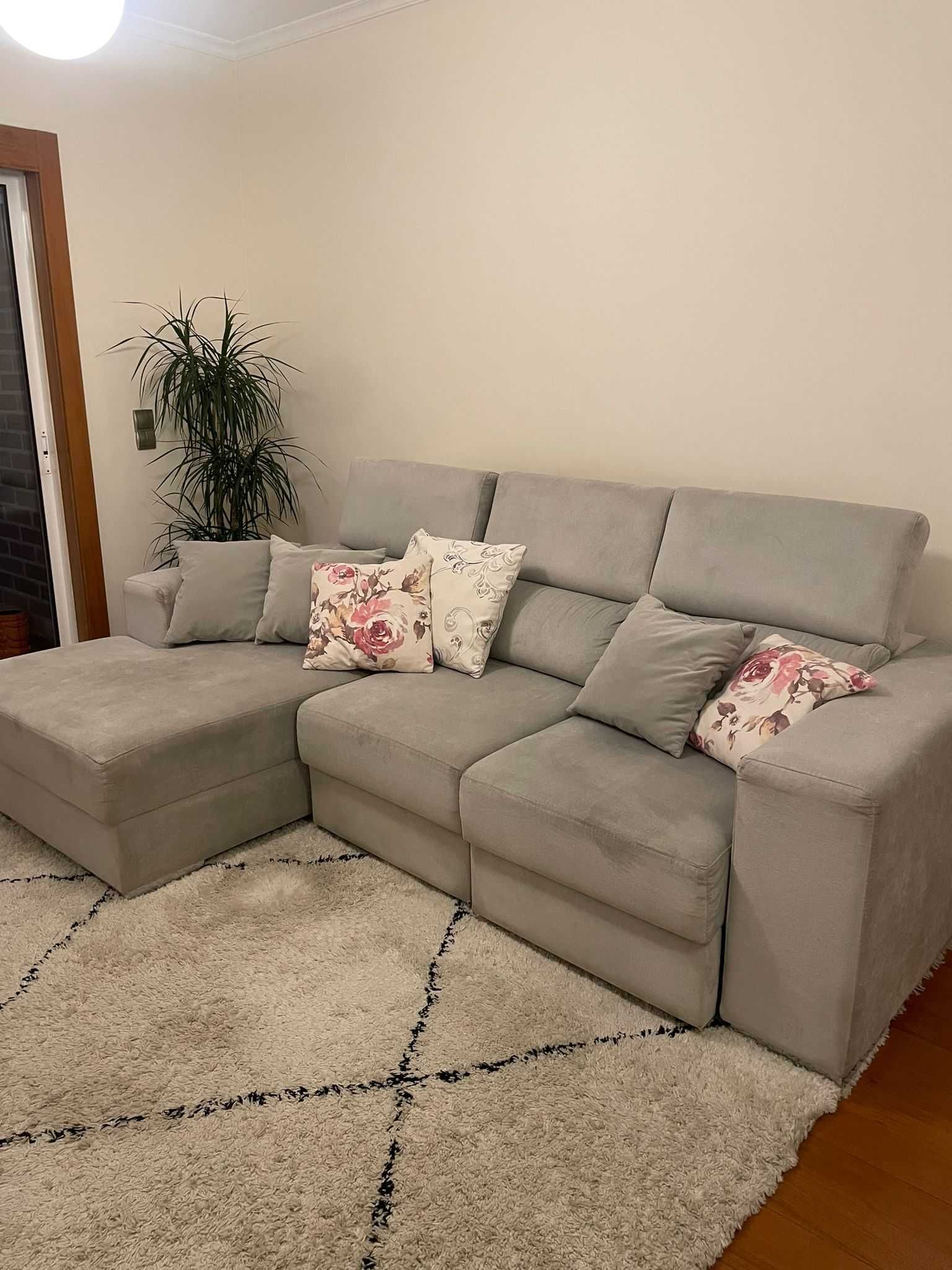 Sofá com chaise longue (1 chaise fixa + 2 extensiveis) 250x160cm