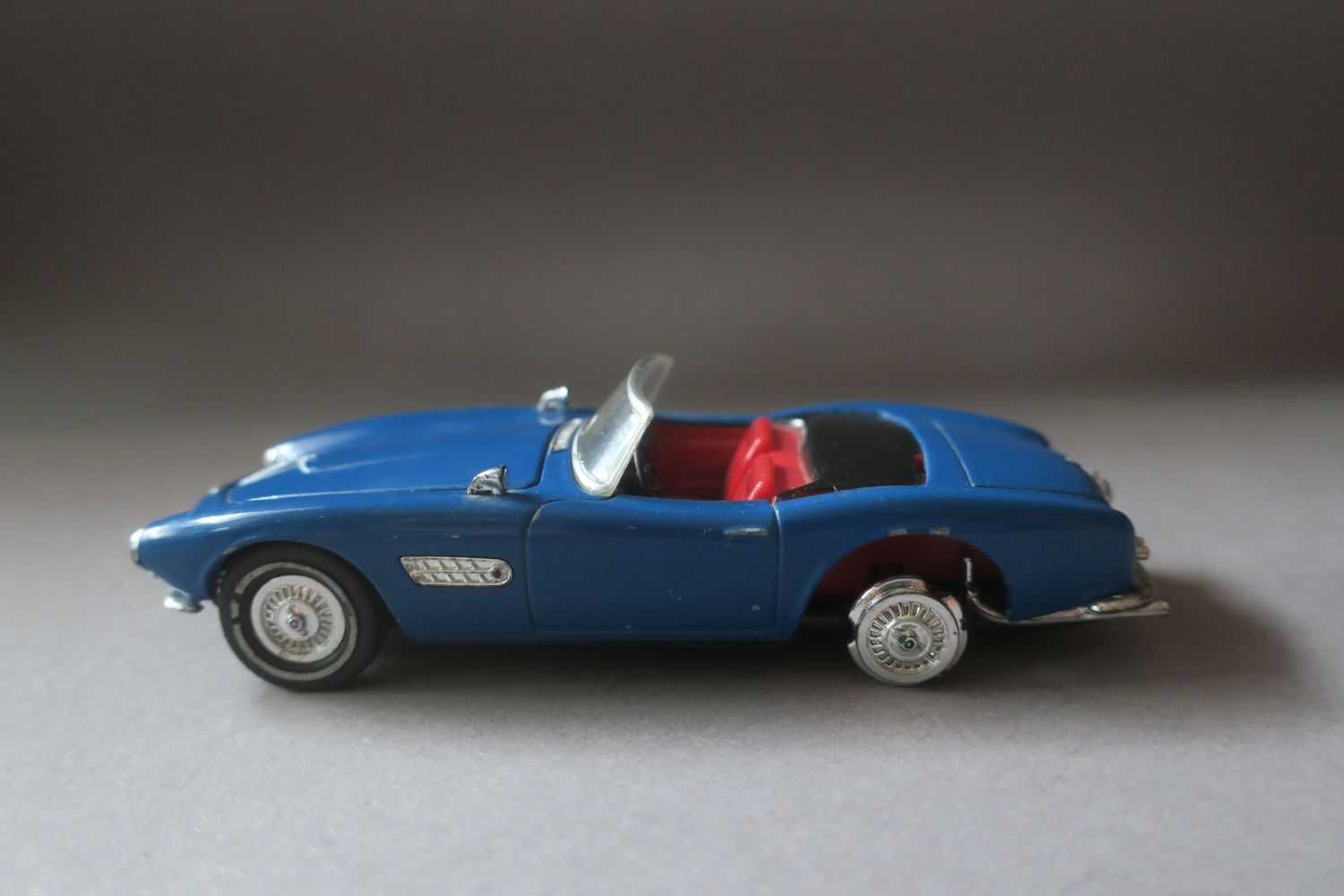 Kolekcjonerskie auto Matchbox BMW 507 retro model kolekcjonerski