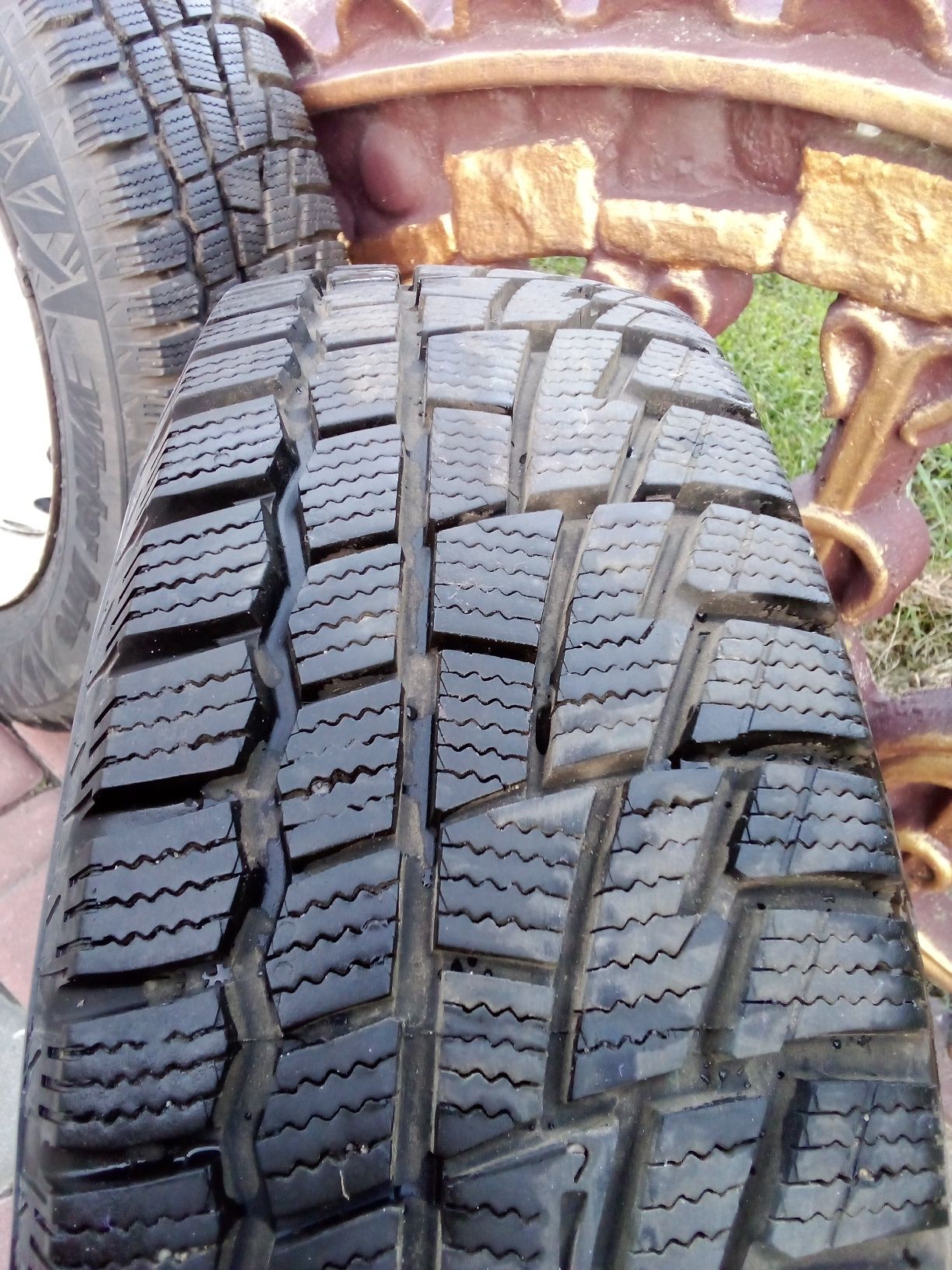 Продам пару колес r13 зима